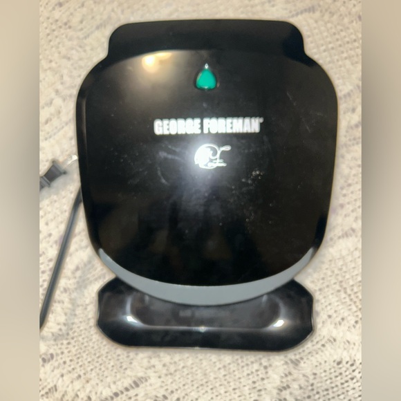 George Foreman Grilling Machine 2 Serving Grill w/Drip Tray - Picture 2 of 9